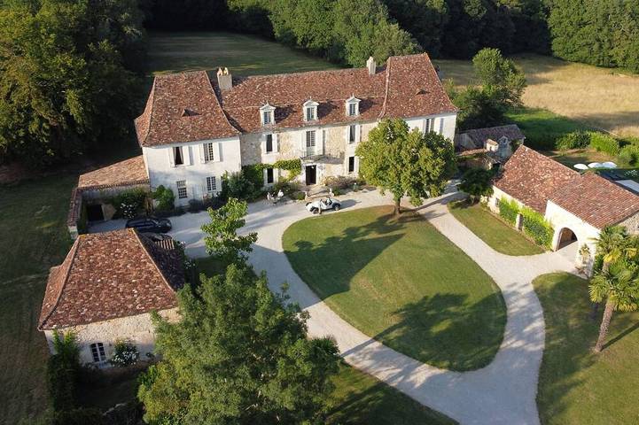 Château pour 14 personnes, avec jardin en Dordogne