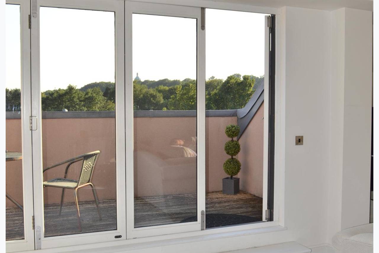 Entire holiday apartment, The Residence, 3-Bed Apt, Sleeps 6 with Parking in Lancaster, Lancashire