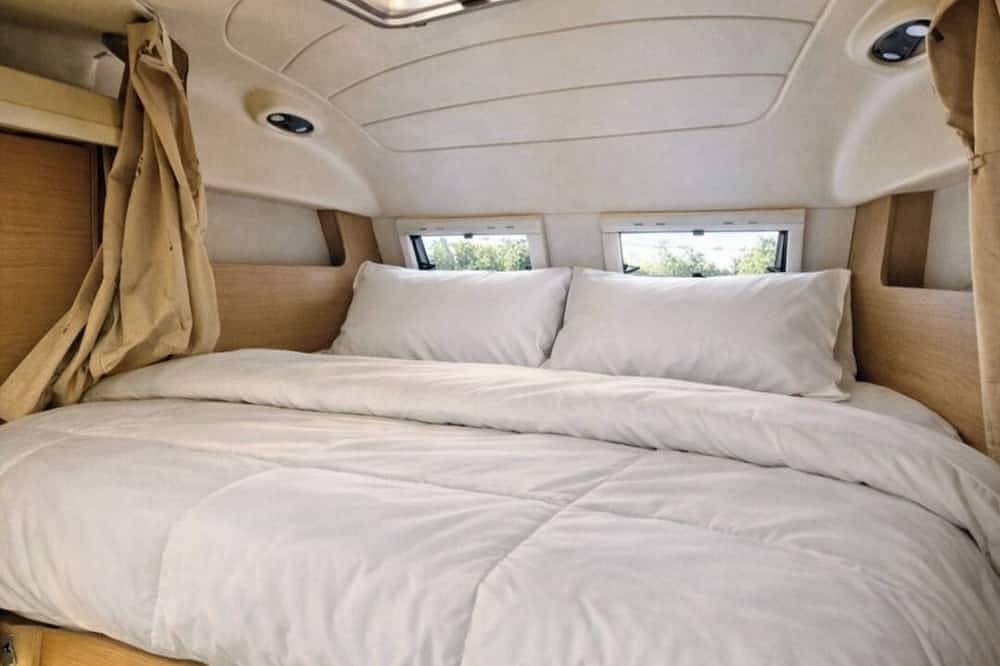 Camper among the Olive Trees, Relaxation and Barbecue, 15 minutes from Cagliari and Poetto Beach in Selargius, Campidano