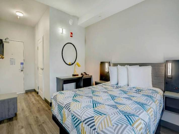 Ganze Wohnung, 1 Queensize-Bett | Hörgeräte-barrierefrei (Nsmk) in San Bernardino County
