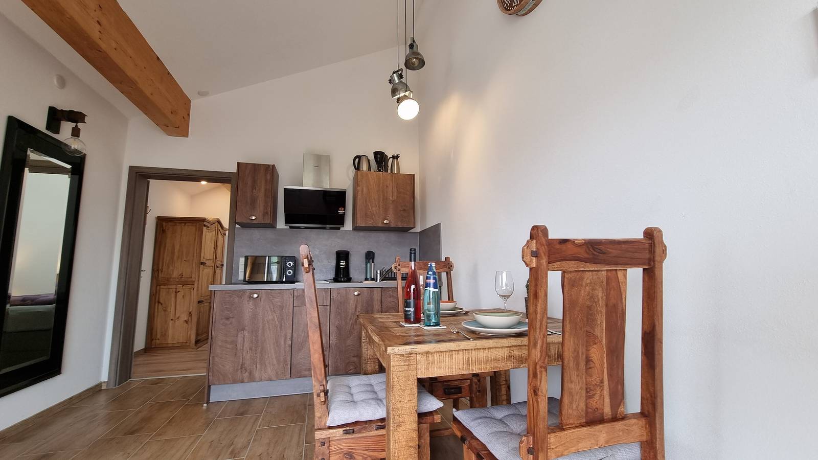 Ganze Wohnung, Ferienwohnung 'B' mit Bergblick, Wlan und Klimaanlage in Sasbach am Kaiserstuhl, Kaiserstuhl