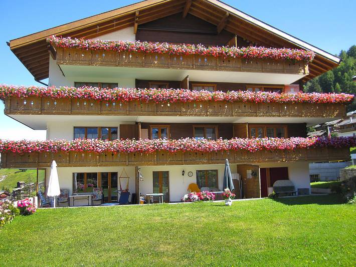 Ferienwohnung für 4 Personen, mit Terrasse und Garten in Grächen
