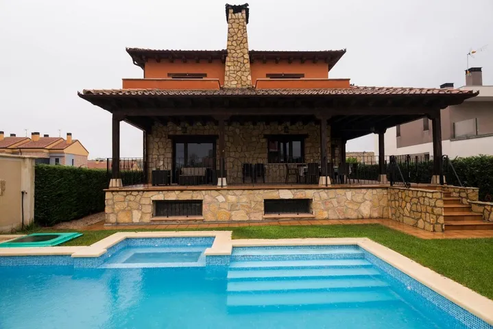 Casa de vacaciones para 10 personas, con vistas además de jardín y piscina, Se admiten mascotas - 1