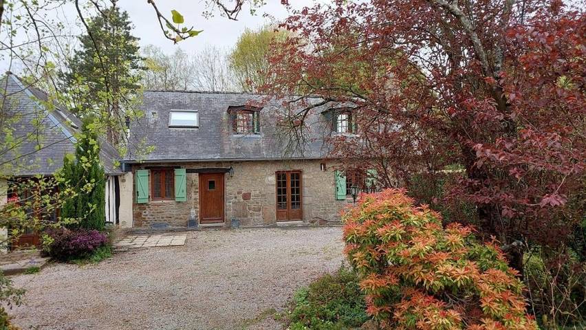 Location de vacances pour 3 personnes, avec Terrasse ainsi que Jardin et Vue à Gorron
