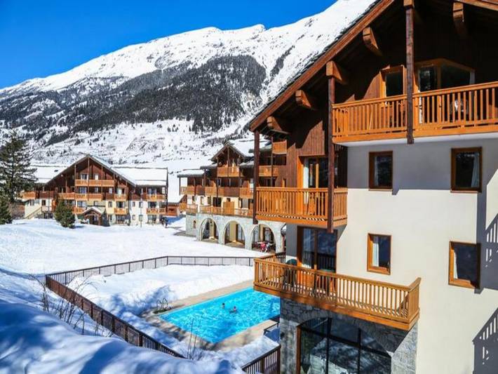 Chalet pour 6 personnes, avec jacuzzi et balcon ainsi que piscine et sauna, adapté aux familles dans Val-Cenis - 4