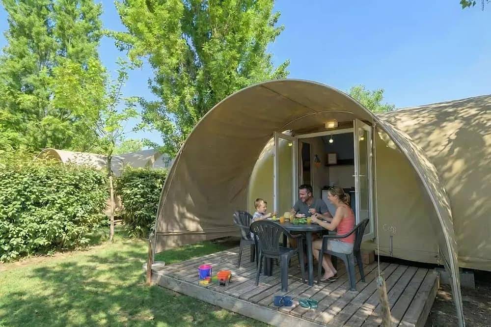 Bungalow toilé Coco Sweet (sans sanitaires) 4 personnes in Saint-Gérons, Région d'Aurillac