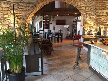 Gîte pour 6 personnes, avec terrasse ainsi que jacuzzi et jardin, animaux acceptés dans l' Aveyron