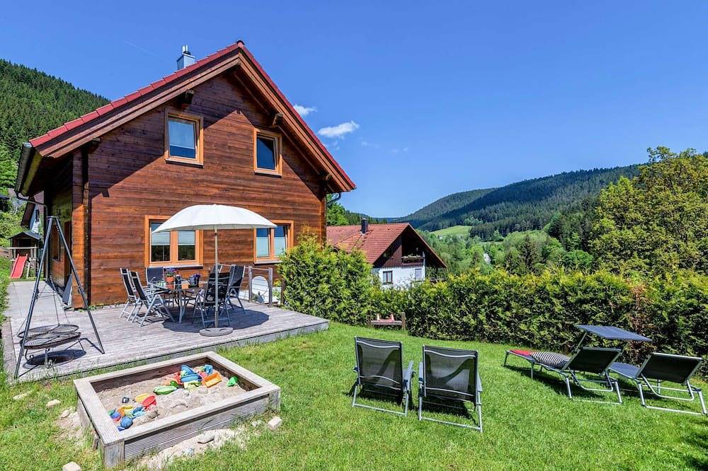 Ferienhaus Fronwald: Sauna | Whirlpool | Spielplatz | Garten eingezäunt | Kamin | Wlan in Alpirsbach, Kinzigtal