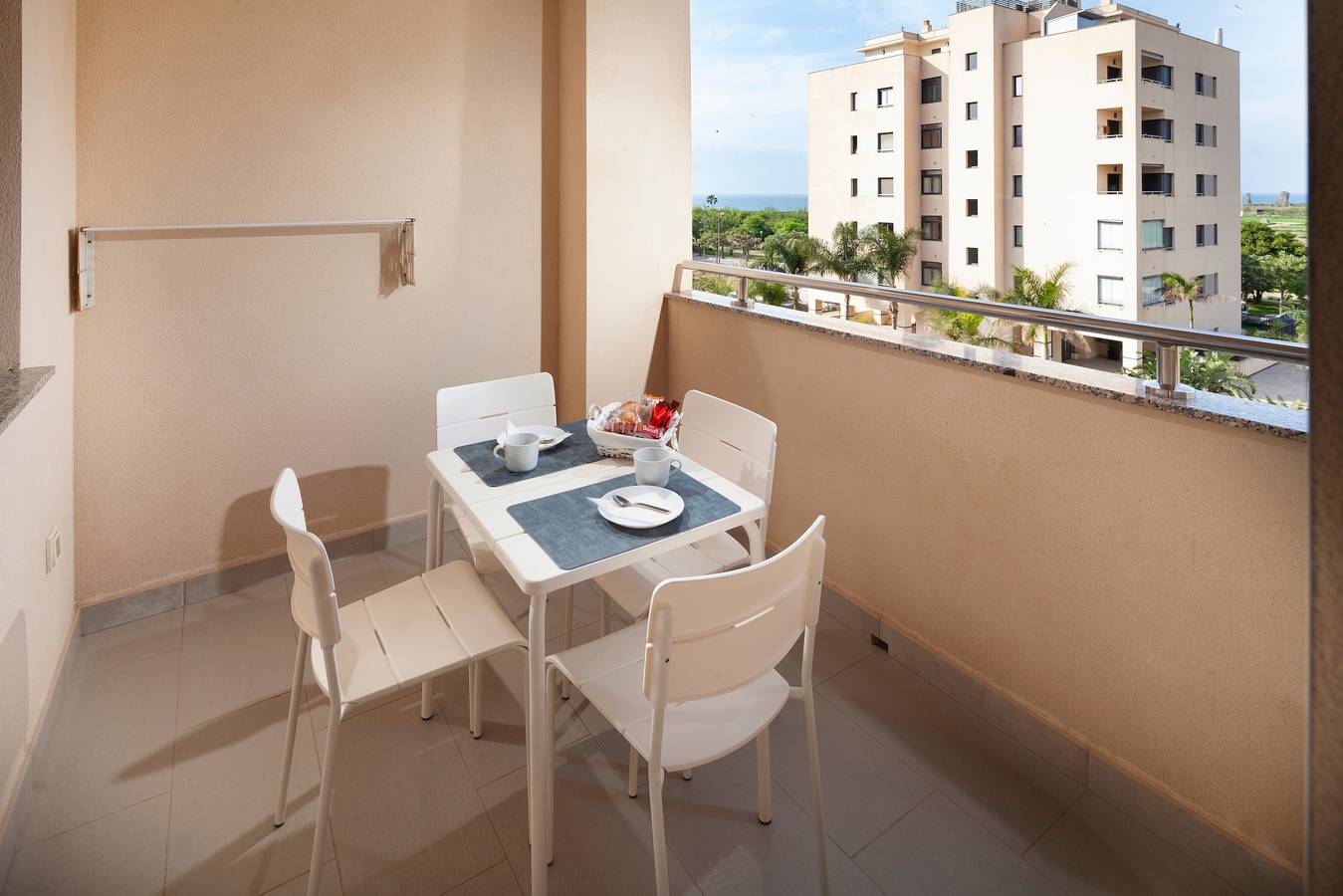 Apartamento entero, Playa Marinsa Beach - Piscina, padel y playa en Torre del Mar in Torre del Mar, Costa del Sol