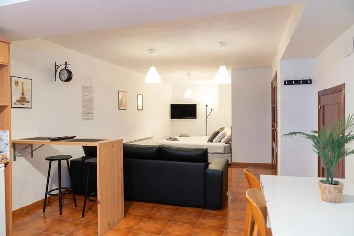 Ferienwohnung für 3 Personen, mit Garten und Pool - 1