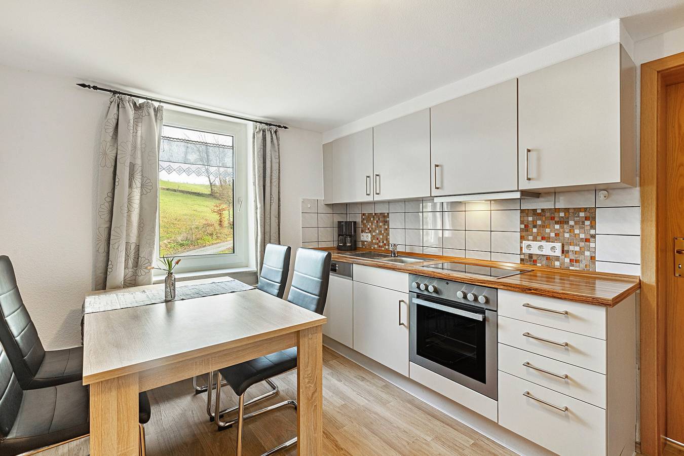 Ganze Wohnung, Apartment 'Gänseblümchen' mit gemeinsamer Terrasse und Wlan in Schmallenberg, Hochsauerlandkreis