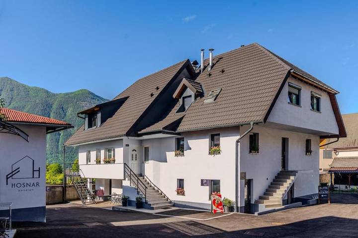 Apartament wakacyjny dla 2 osób, z ogród i taras oraz widok w Bovec