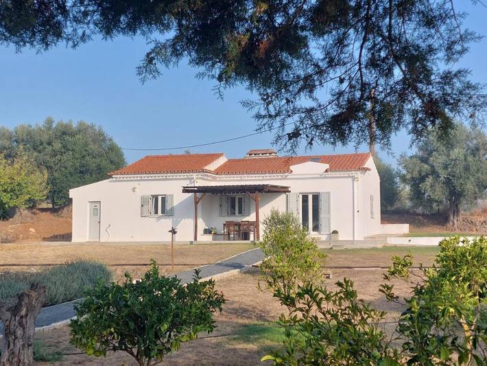 Chambre d’hôte pour 2 personnes, avec piscine ainsi que jardin et terrasse à Alvito