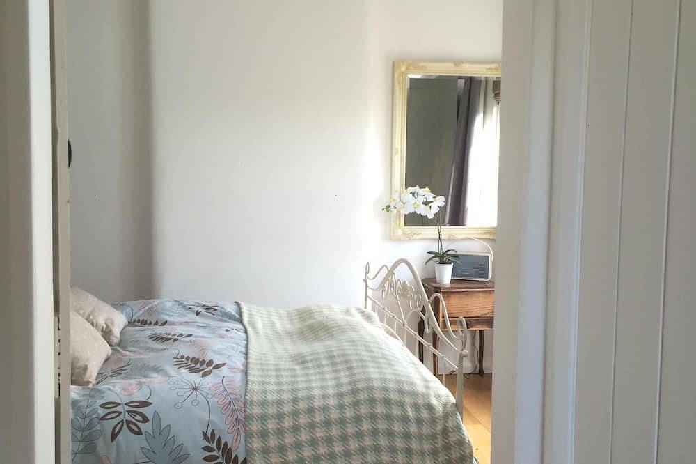 Stunning Scandinavian Boutique Cottage Retreat with Rolling Countryside Views in Wirksworth, Derbyshire