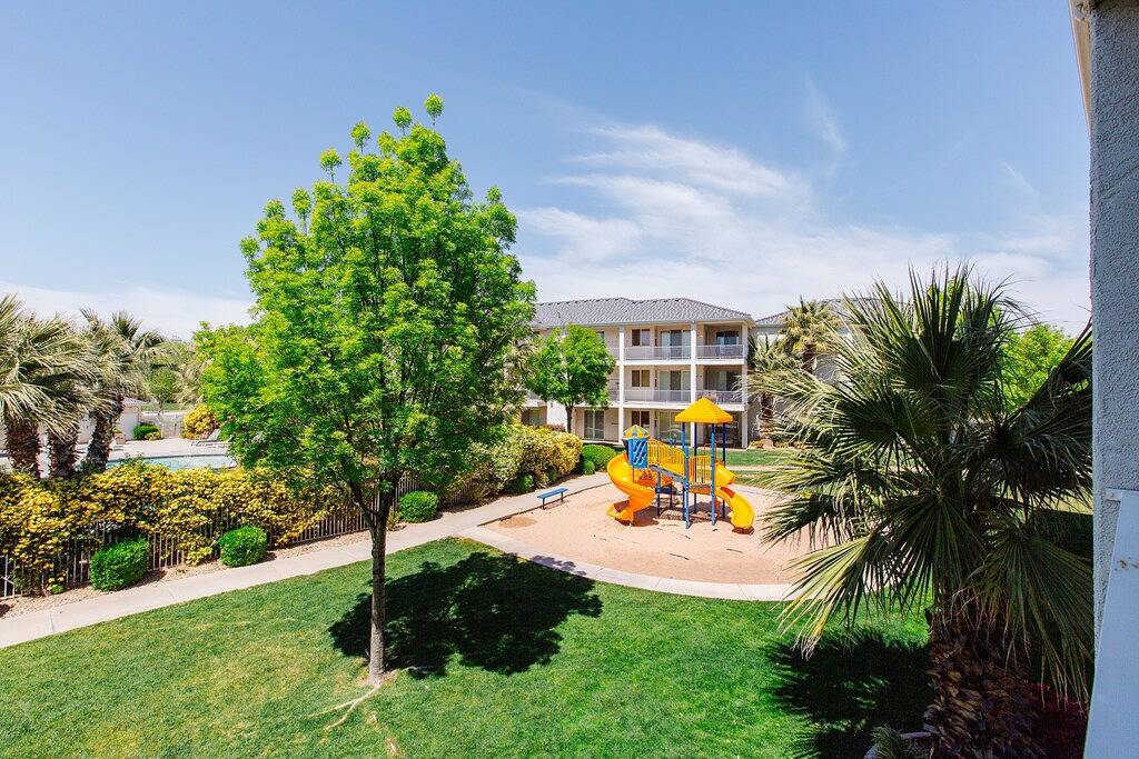Ganze Wohnung, Lp 1806 | 3 Bd with an Indoor Fireplace, Old School Arcade Machine, and Resort Access in St. George, Zion Nationalpark