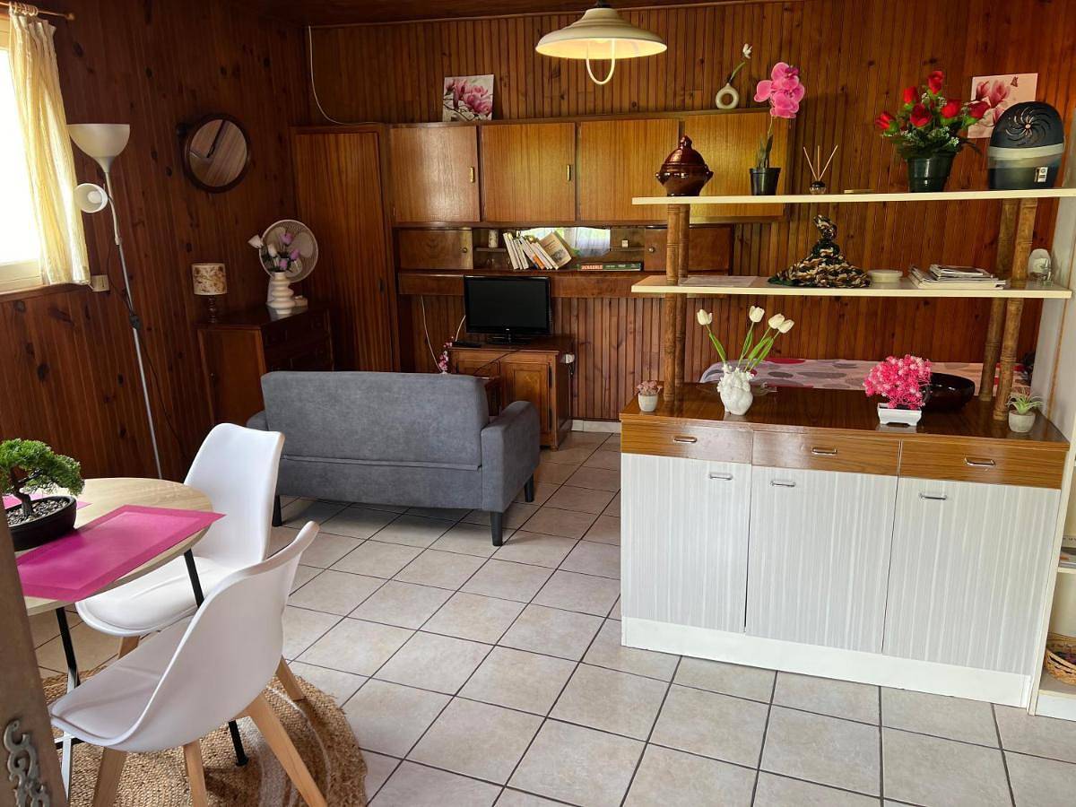 Appartement entier, Agréable studio 2024 in Laroquebrou, Région d'Aurillac