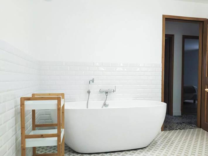 Gîte pour 8 personnes, avec piscine ainsi que jardin et terrasse à Fau-de-Peyre - 4