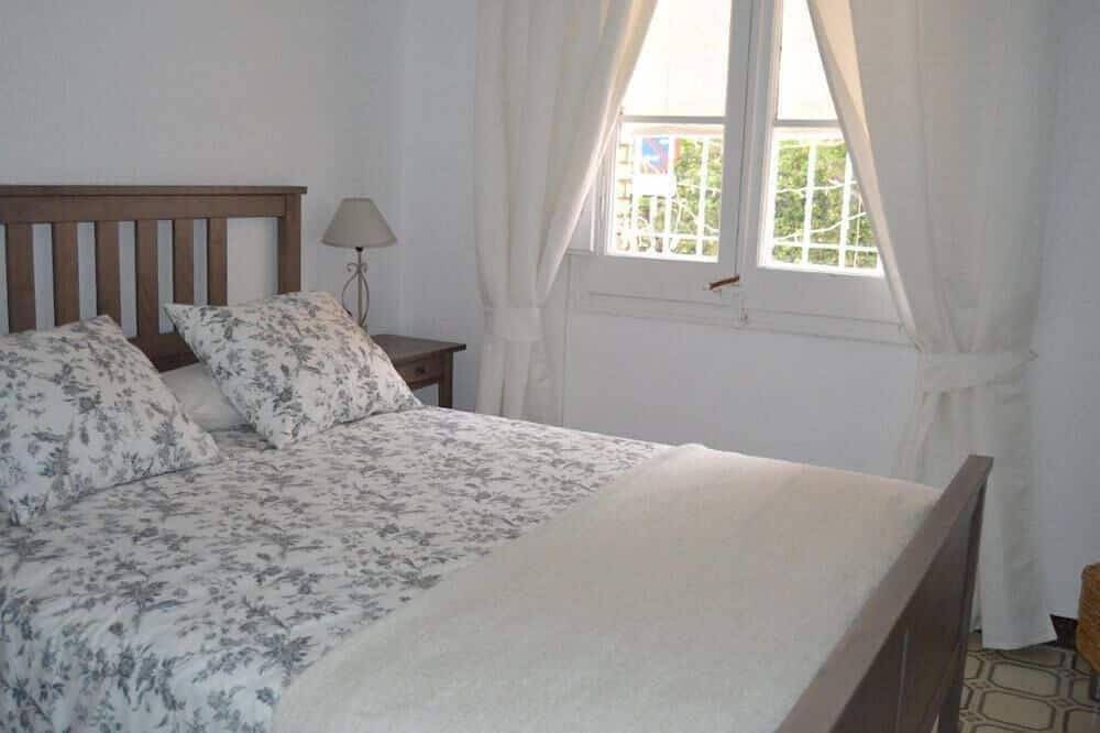 Apartamento entero, Romántico, bien decorado, en barrio tranquilo in Esplugas de Llobregat, Bajo Llobregat