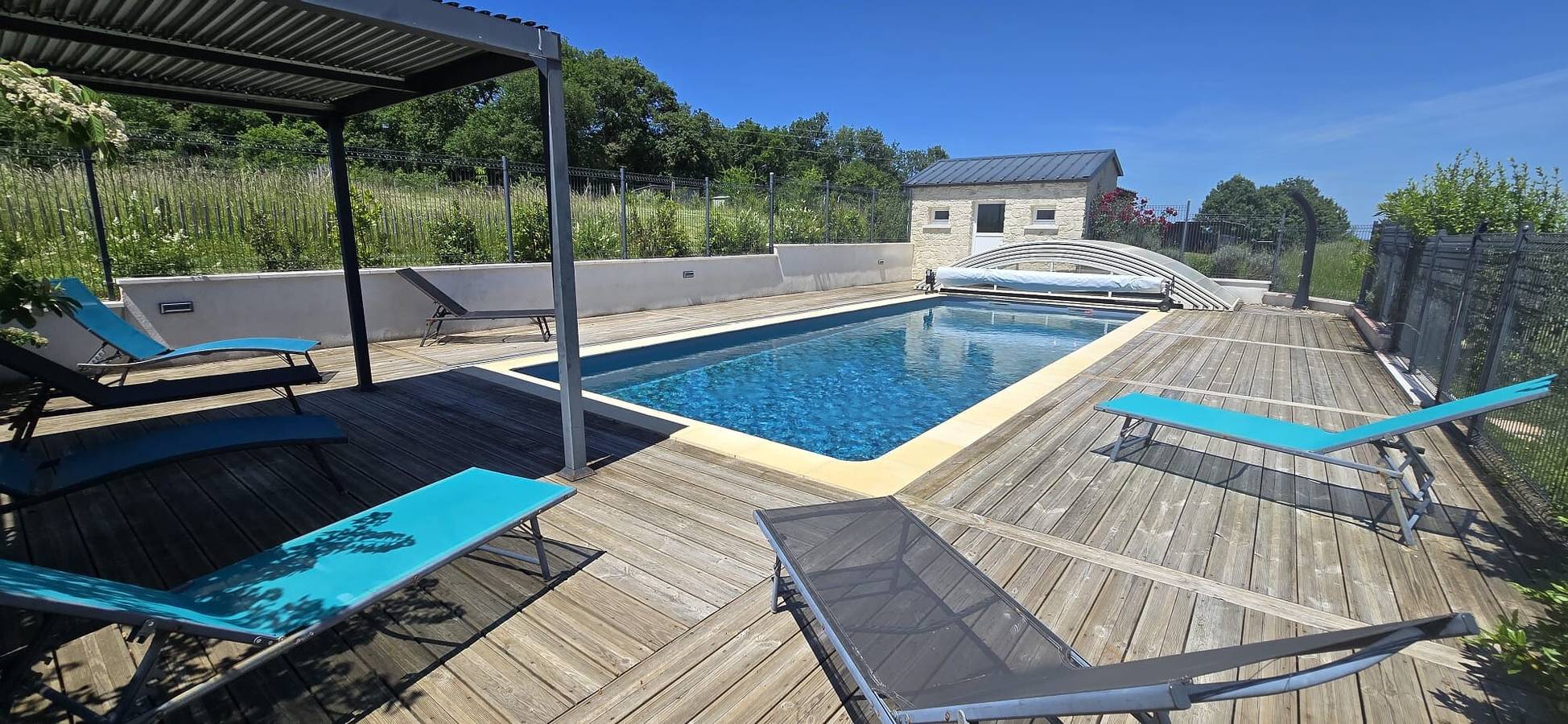 Gîte Folle Blanche en Armagnac avec piscine partagée, terrasse privée et jardin privé in Lauraët, Gers