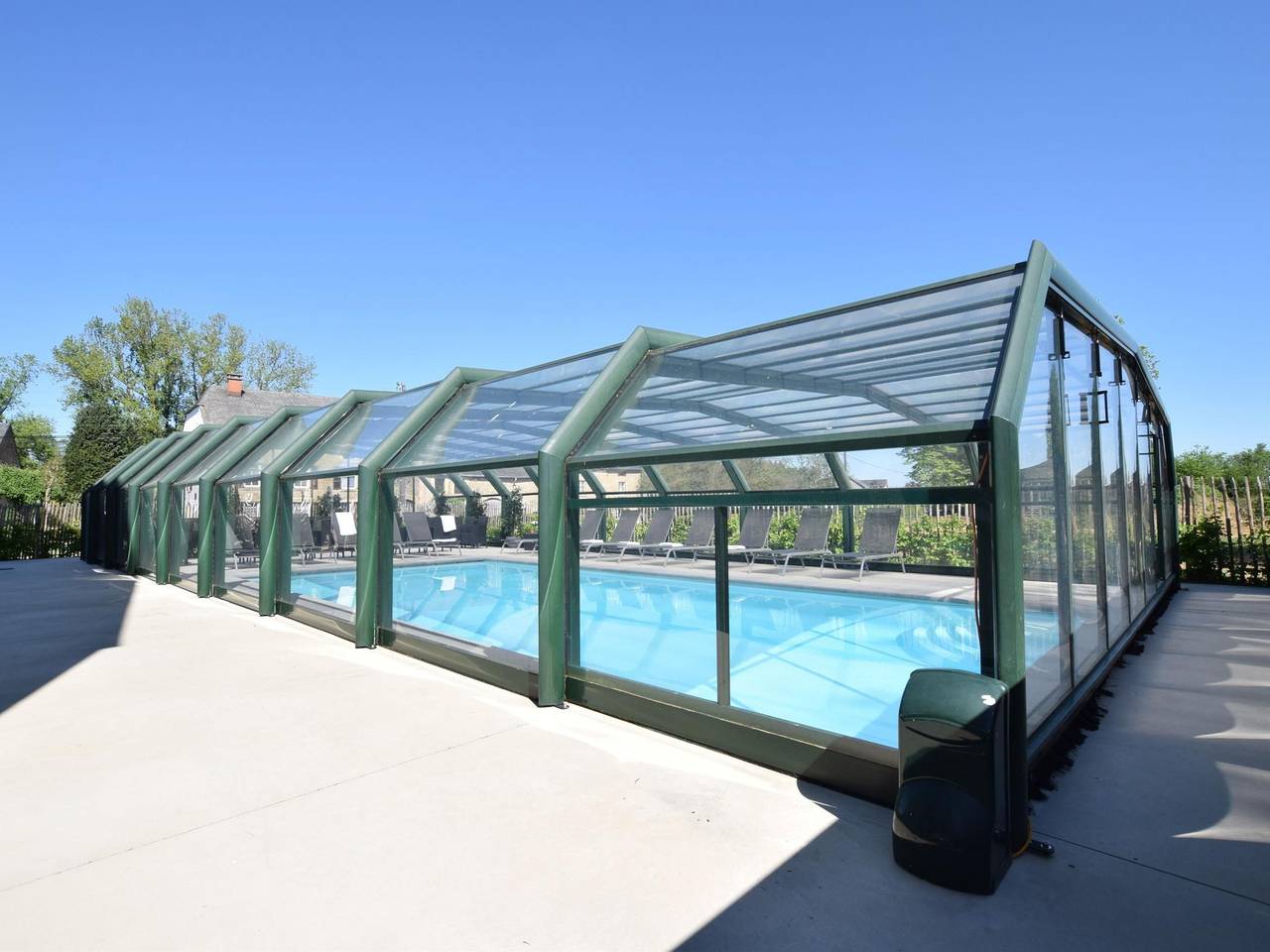 Fancy Holiday Home in Sainte-Cécile with Pool House & Indoor Pool in Sainte-Cécile (Florenville), Florenville