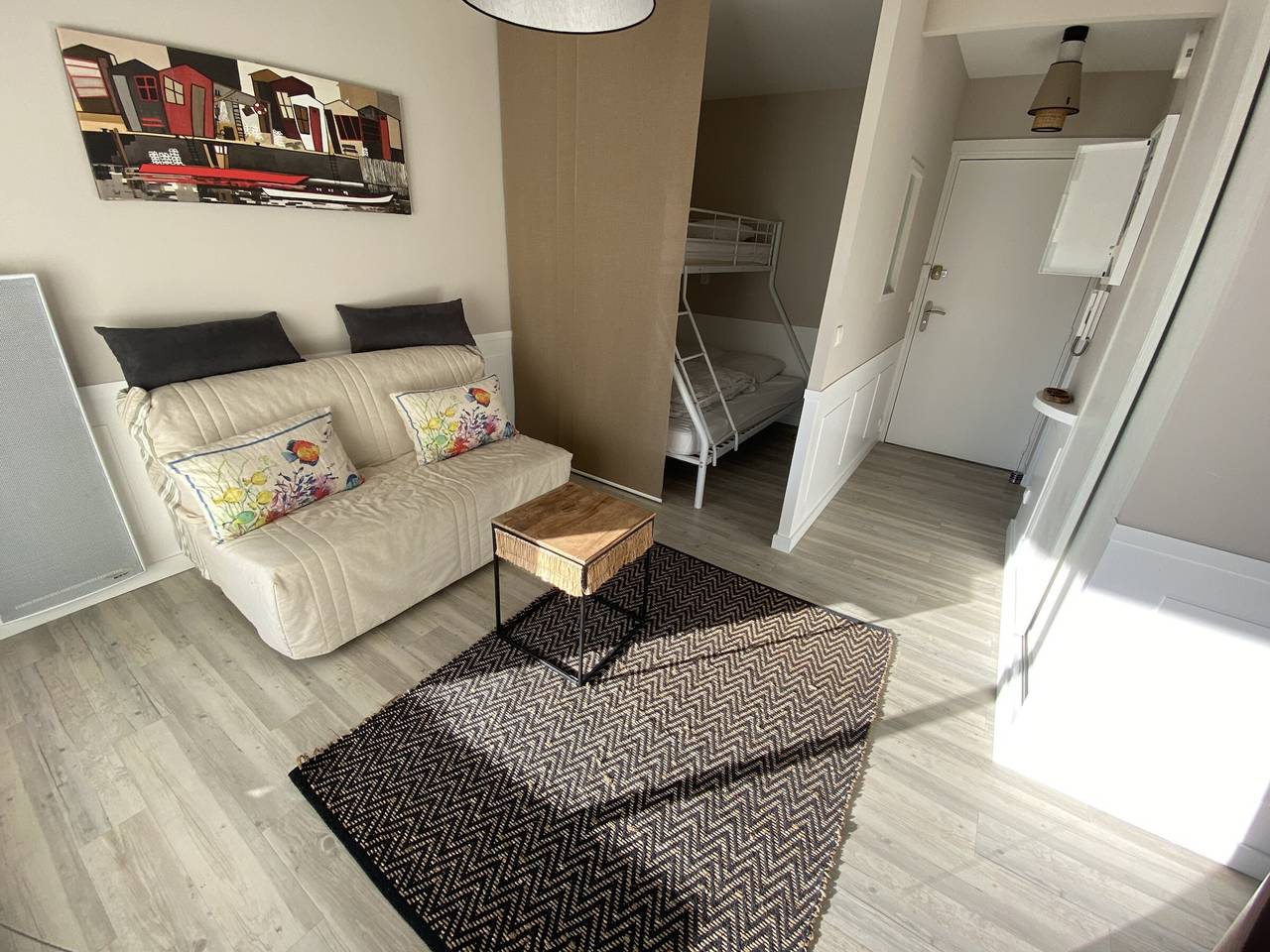 Entire apartment, Renovated studio, seafront, with parking, for 3 people in Arcachon, Arcachon region
