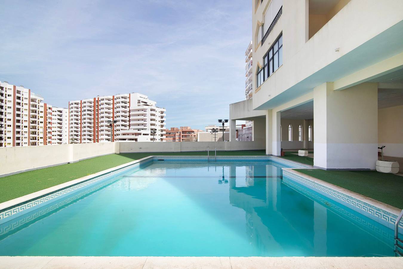 Hel lägenhet, Apartment 'Coastal Comfort - Praia Da Rocha' with Shared Pool, Wi-Fi and Air Conditioning in Praia da Rocha, Portimão