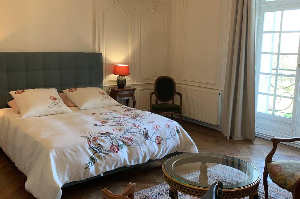 Executive double Bedroom in Barbeville, Bayeux region