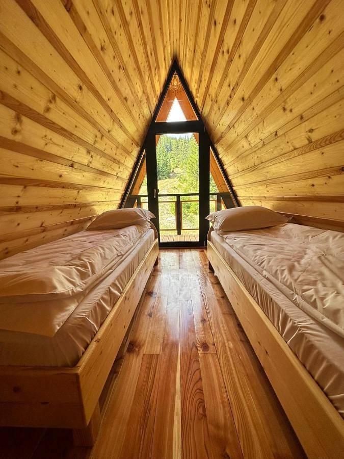 Gîte pour 12 personnes, avec jacuzzi ainsi que jardin et balcon dans Dorna-Arini - 4