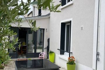 Gîte pour 8 personnes, avec terrasse et jardin, animaux acceptés à Claye-Souilly