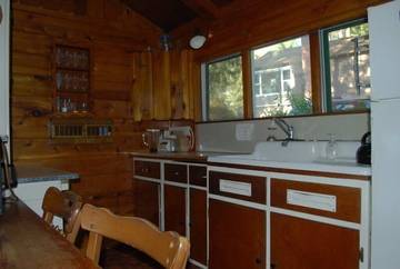 Chalet for 10 Guests in Bass Lake, Madera County, Picture 3