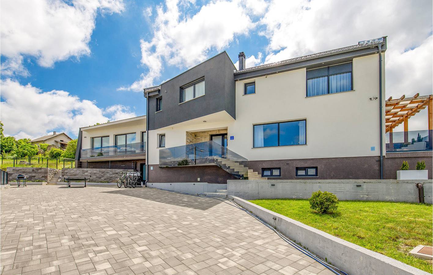 Ferienhaus für 10 Personen mit Terrasse in Lika-Senj