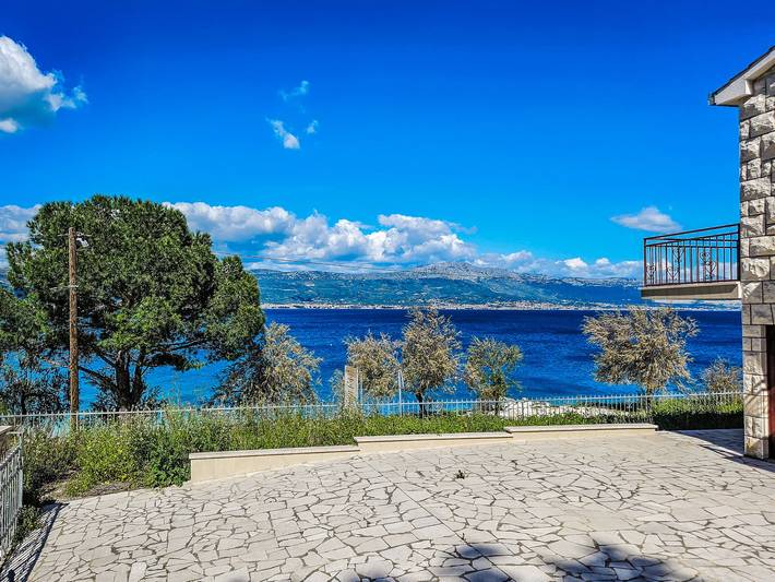 Vakantiehuis voor 10 personen, met Terras en Tuin op Čiovo