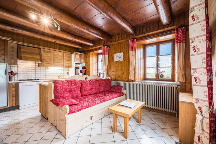 Ganze Wohnung, Appartement 'Montcharvin' mit Bergblick, privater Terrasse und Wlan in Praz-sur-Arly, Pays du Mont-Blanc