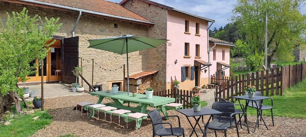 Hôtel pour 3 personnes, avec Terrasse et Jardin ainsi que Piscine et Vue