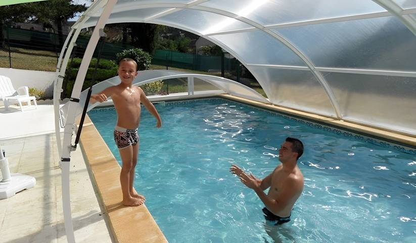 Gîte pour 12 personnes, avec jardin ainsi que terrasse et piscine, animaux acceptés