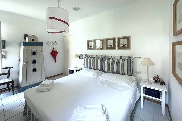Appartamento intero, Climatizzato 2 camere, terrazzo, in comprensorio privato a pochi passi dal mare in Rio Marina, Rio