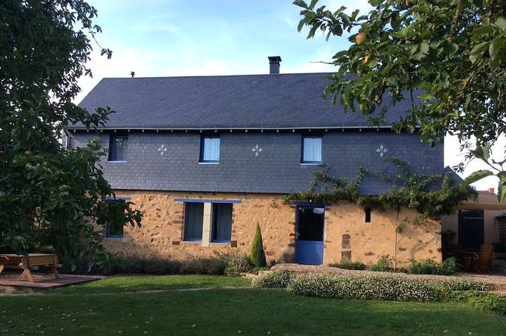 Gîte pour 8 personnes, avec terrasse et jardin