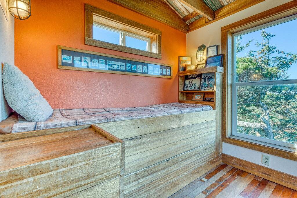 Genießen Sie einen privaten Whirlpool und einen einfachen Zugang zum Strand! Hunde sind willkommen! in Heceta Beach, Lane County