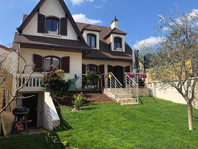 Maison d’hôte pour 2 personnes, avec Balcon ainsi que Terrasse et Jardin à La Courneuve
