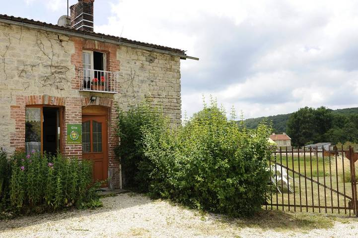 Gîte pour 11 personnes, avec Jardin à Longchamp-sur-Aujon