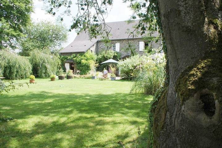 Chambre d’hôte pour 4 personnes, avec Terrasse ainsi que Jardin et Vue à Saint-Rémy