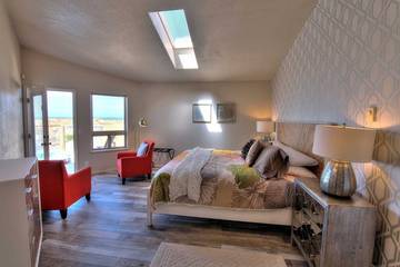 Vacation Home for 10 Guests in Oregon Coast, Oregon, Picture 2