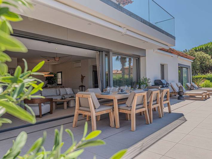 Gîte pour 8 personnes, avec piscine et jardin, adapté aux familles dans Golf Bluegreen Sainte-Maxime - 2