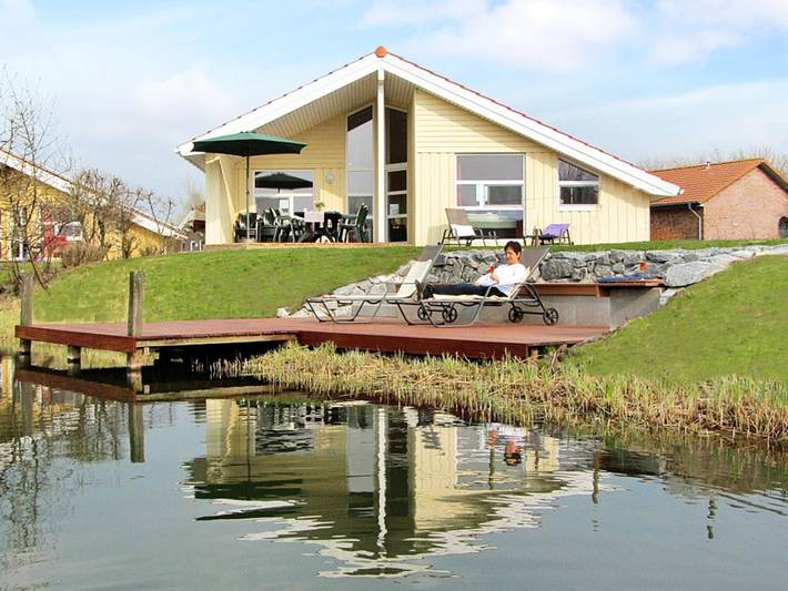 Ferienhaus für 12 Personen, mit Whirlpool und Terrasse sowie Garten und Sauna in Otterndorf