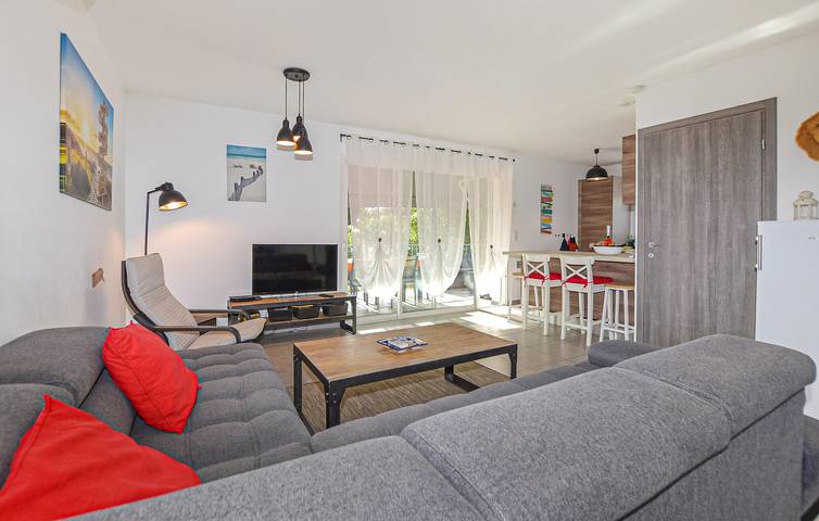 Acogedor apartamento con piscina, WiFi y playa a 1,5 km in Cervione, Región de Corte