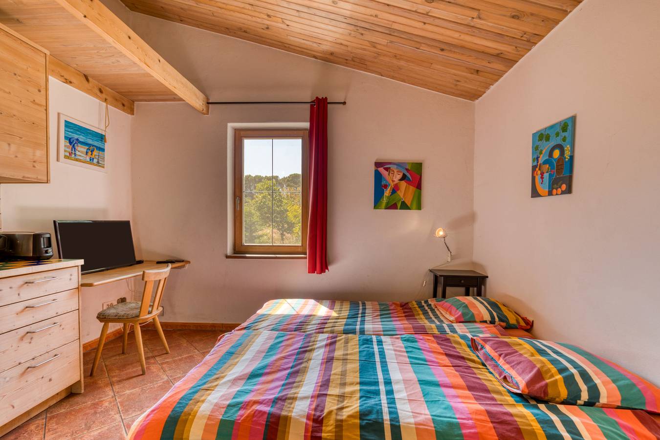 Estudio entero, Precioso estudio junto al río con piscina compartida y terraza privada. in Aspiran, Región de Lodève