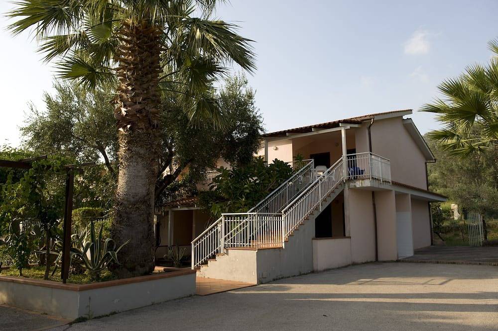 Ganze Wohnung, Zwei-Zimmer-Wohnung für bis zu 6 Personen in Palinuro in Centola, Cilento Coast