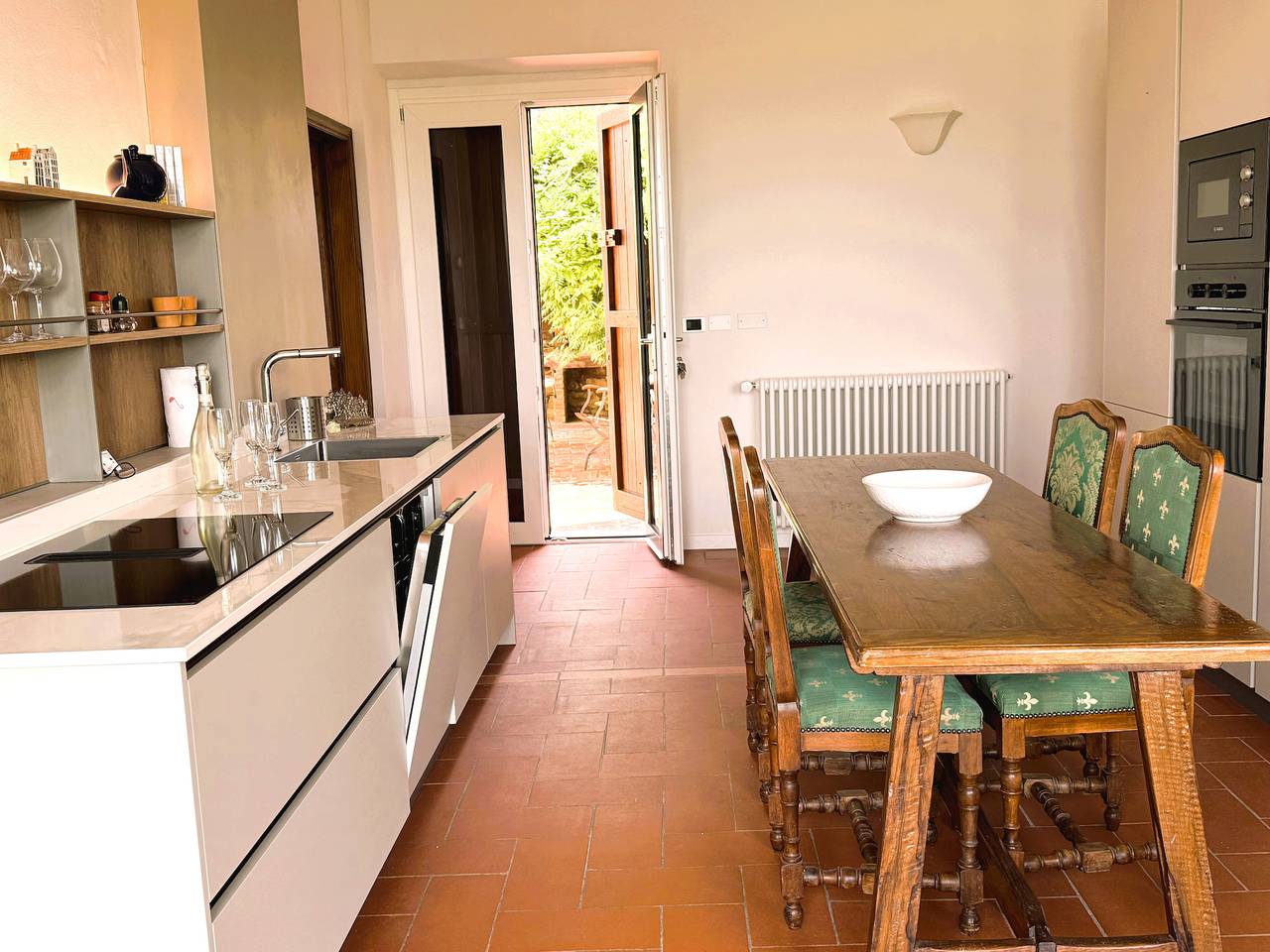 Villa Ceppeto new restored up to 6 w/ Tesla Charge in Monte San Savino, Chianti