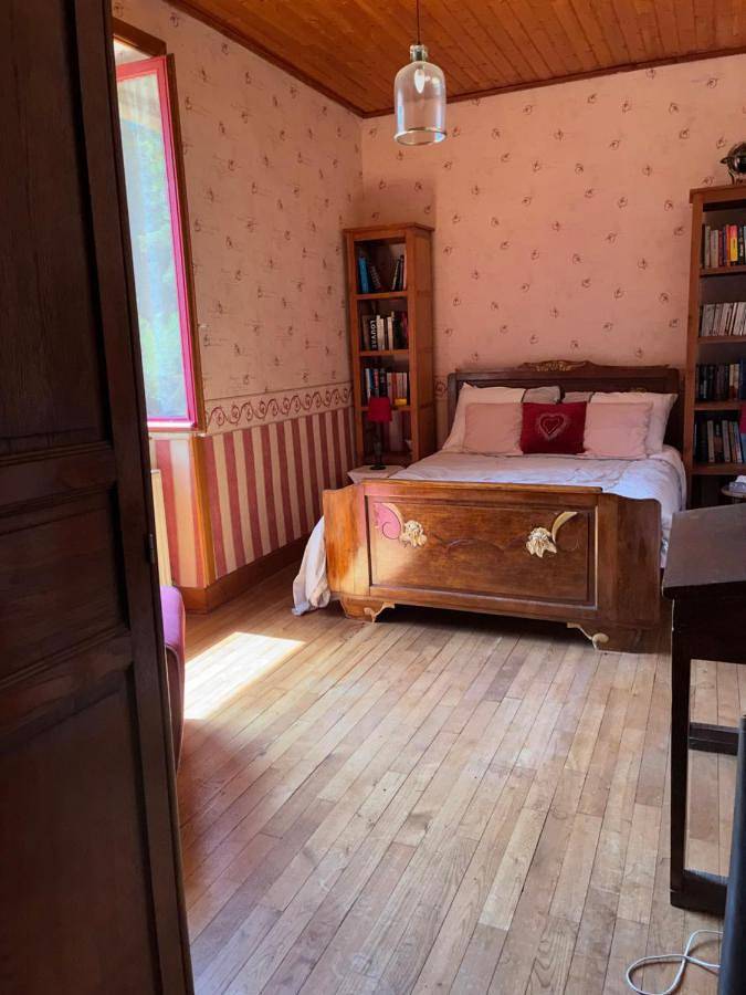 Chambre d’hôte pour 2 personnes, avec Jacuzzi et Terrasse ainsi que Jardin et Piscine