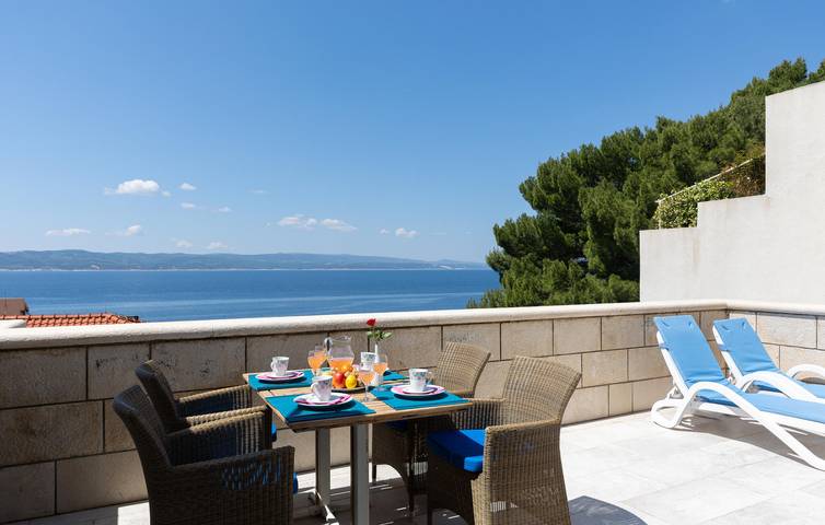 Ganze Ferienwohnung, Charmantes Apartment mit Terrasse, WLAN und Strandzugang in 2 km Entfernung in Punta Rata, Brela